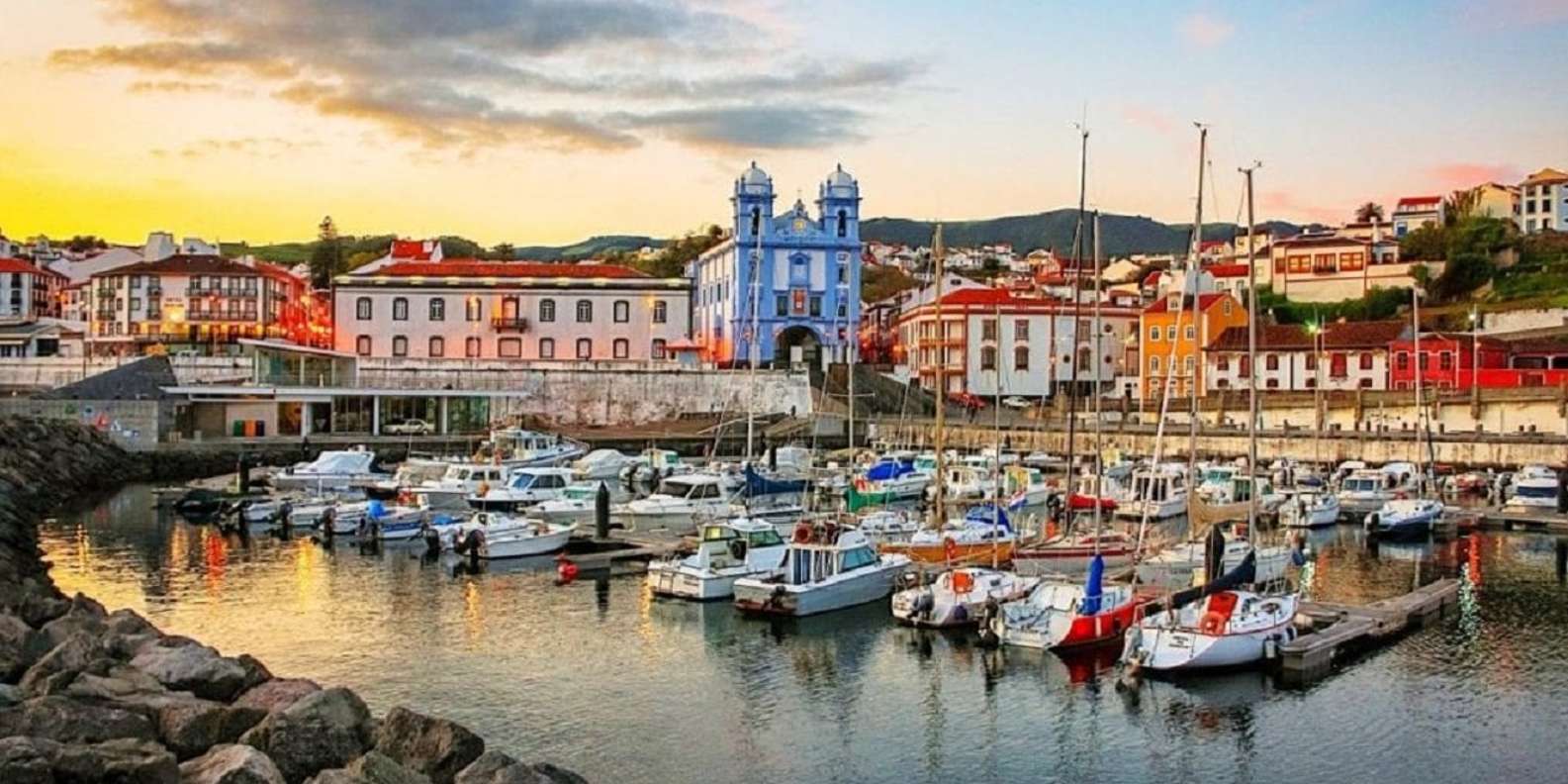 Angra do Heroísmo: Visita a pie con empanada local y café | GetYourGuide