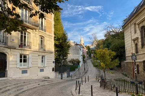 Paris: Secret Montmartre Smartphone Audio Walking Tour
