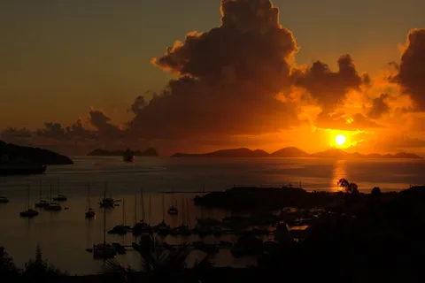 Cocktail Sunset Cruise aboard Breakaway Charters at Sapphire