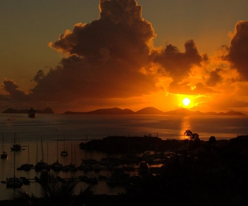 Cocktail Sunset Cruise aboard Breakaway Charters at Sapphire