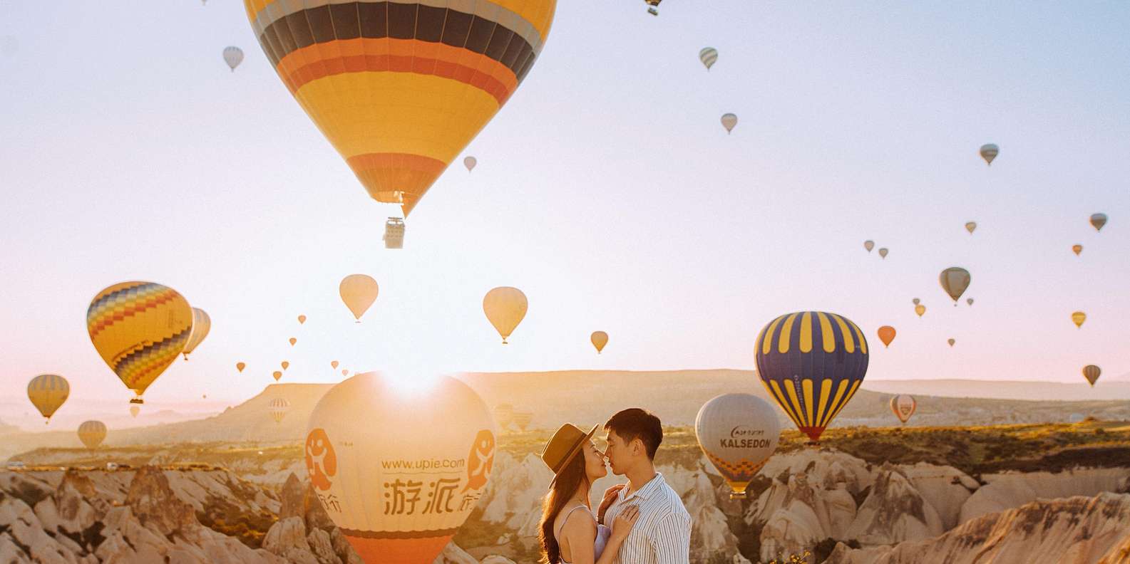 Cappadocia: Private Photoshoot Sunrise Balloon with Transfer