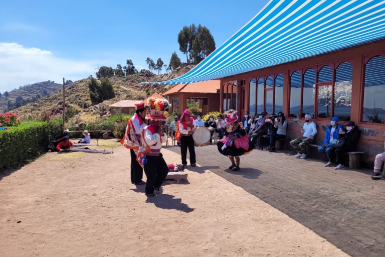 Z Cusco: 2-dniowa wycieczka na wyspy Puno i UrosOpcja z 4-gwiazdkowym zakwaterowaniem w hotelu Premium
