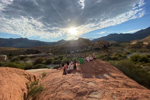 Лас-Вегас: тур на закате к каньону красной скалы
