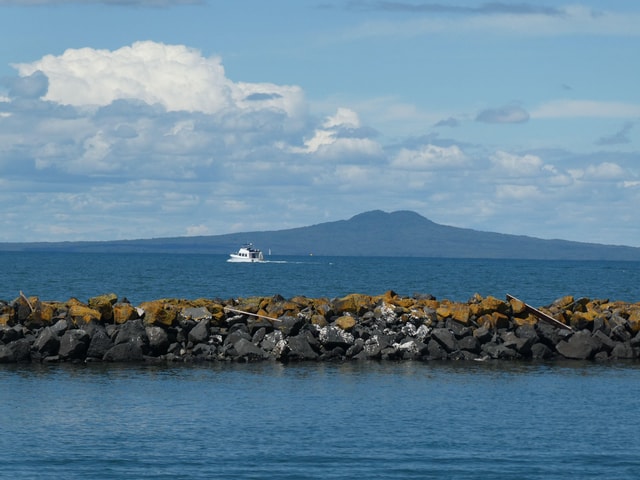 Auckland: Rangitoto Island Volcanic Adventure & Summit Walk