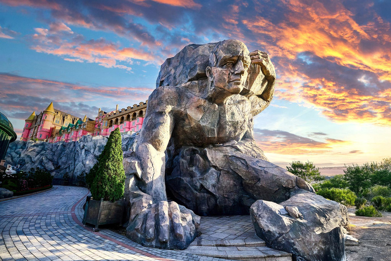 Z Da Nang: Złoty Most na wzgórzach Ba Na + relaksujący masażLarge Group Tour including Ticket – No Lunch - No Massage