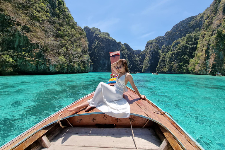 Phuket: viaje de día completo a las islas Phi Phi en catamarán de lujoTour en grupo