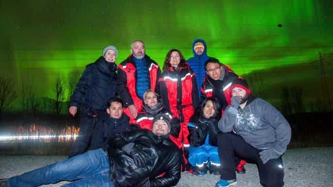 Tromsø: All Inclusive Northern Lights Chase Minibus Tour