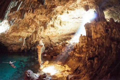 Labuan Bajo: Private Trip to Rangko Cave and Hatamin Island