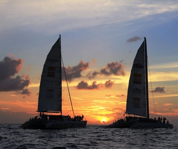 Simpson Bay: Bubbly Sunset Cruise with Prosecco & Snacks