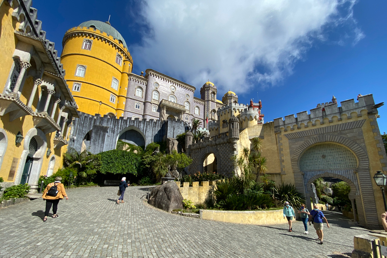 Lisbona: Tour di Sintra con Palazzo Pena e Quinta da RegaleiraLisbona: tour di Sintra con Palazzo Pena e Quinta da Regaleira