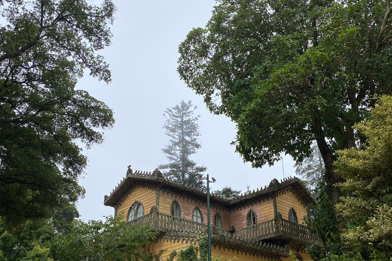 Lisbona: Tour di Sintra con Palazzo Pena e Quinta da RegaleiraLisbona: tour di Sintra con Palazzo Pena e Quinta da Regaleira