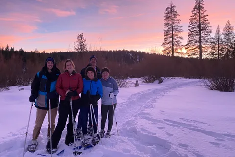 Lake Tahoe: Sunset Snowshoe Trek with Hot Drinks and Snacks
