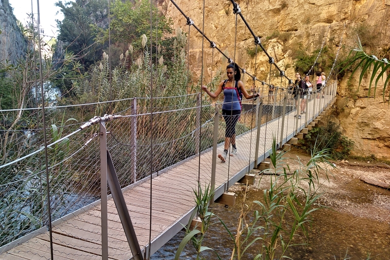 Chulilla: Prywatna piesza wycieczka po wiszących mostach i kanionieChulilla: Wycieczka po wiszących mostach — trzy osoby