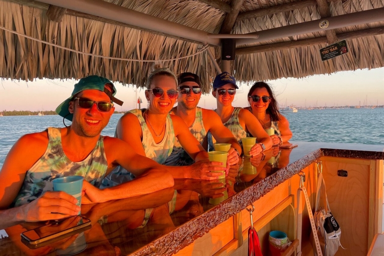 Key West: privé Tiki Boat-zonsondergangcruise
