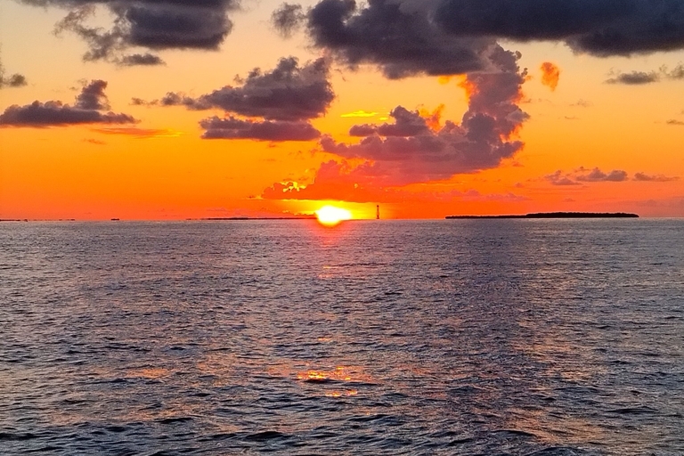 Key West: privé Tiki Boat-zonsondergangcruise