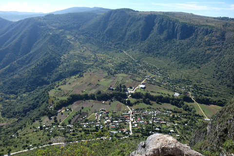 Wędrówka i kąpiel przy wodospadach Apoala