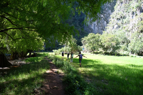 Caminhada e banho nas cachoeiras de Apoala