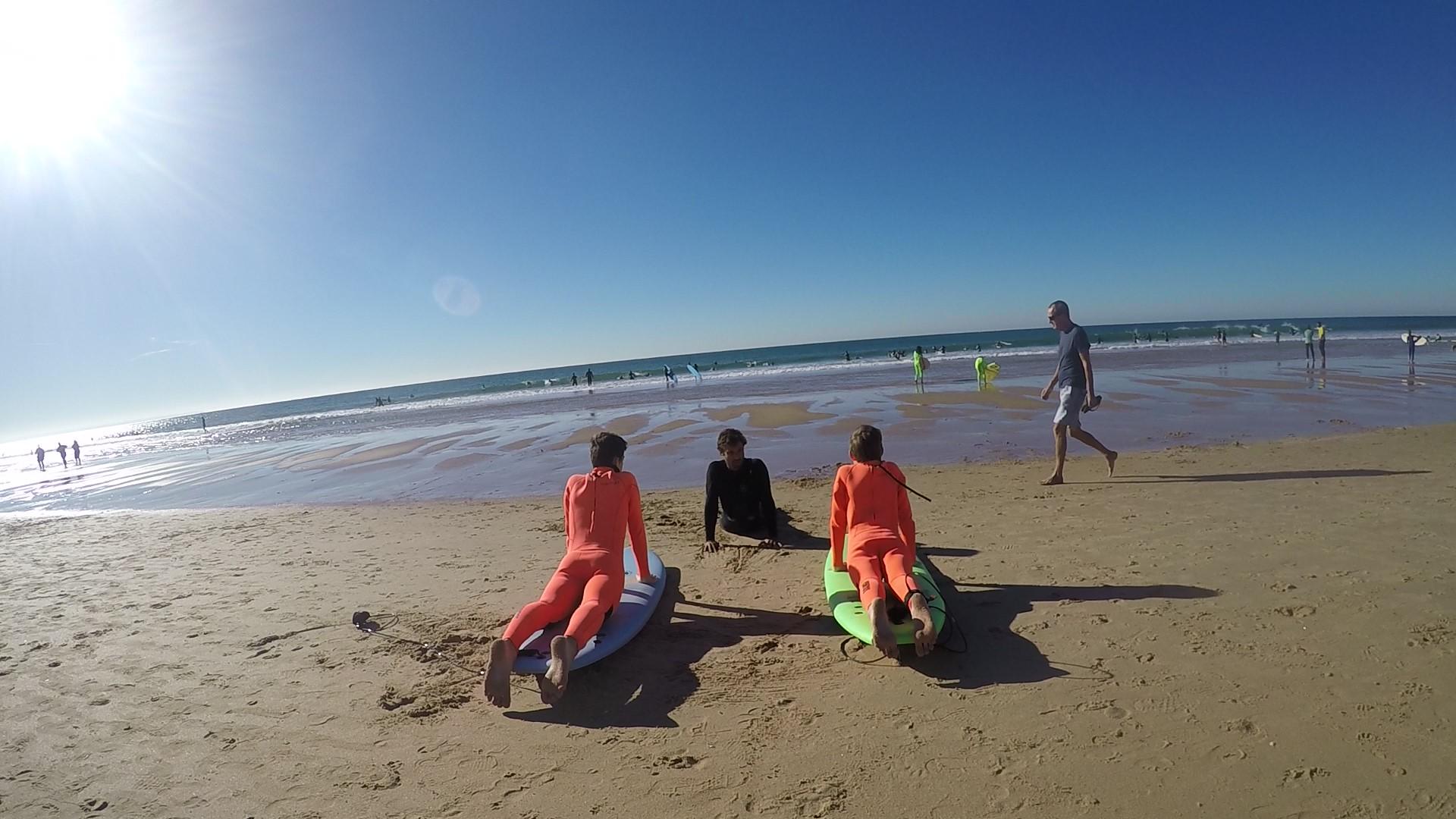 Lissabon: 2-stündiger Gruppen-Surfkurs in Carcavelos