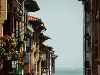 From San Sebastian: Hondarribia Sightseeing and Pintxos