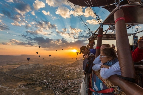 Capadocia: vuelo en globo y visita al Museo de Göreme