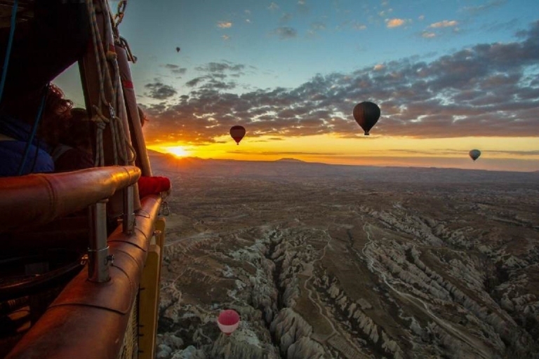Capadocia: vuelo en globo aerostático al amanecer