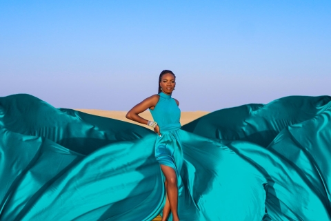 Dubai: Fotoshooting im fliegenden KleidFotoshooting mit fliegendem Kleid in Dubai