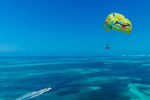 Cancun: Parasailing over Cancun Bay