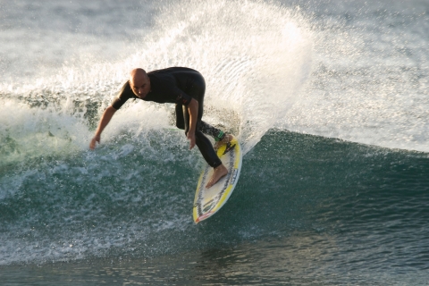 Santander: clases de surf en la playa de SomoLección de surf para principiantes