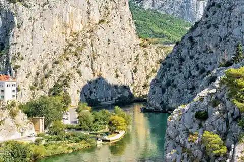 Divide: Excursão de Rafting no Rio Cetina com Instrutor