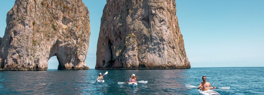 Tour en kayak en grupo Capri: Cala Ventroso y la Cueva Verde