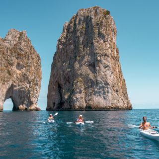 Tour en kayak en grupo Capri: Cala Ventroso y la Cueva Verde