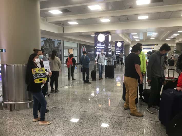 Quito: Mariscal Sucre Airport Transfer