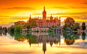 Schwerin: City Highlights Guided Tour