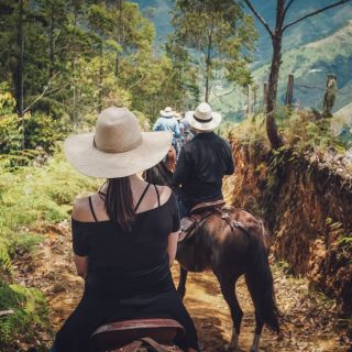 Salgar: Andes Horse Ride Full-Day Trip with Picnic Lunch