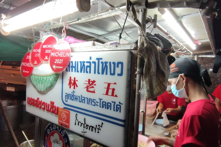 Bangkok: Ruta gastronómica callejera de la Guía Michelin en Tuk TukVisita privada con recogida y regreso al hotel