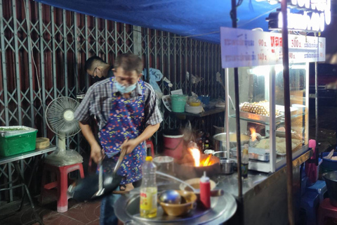 Bangkok: przewodnik Michelin Street Food Tour przez Tuk TukWycieczka grupowa z miejscem spotkania