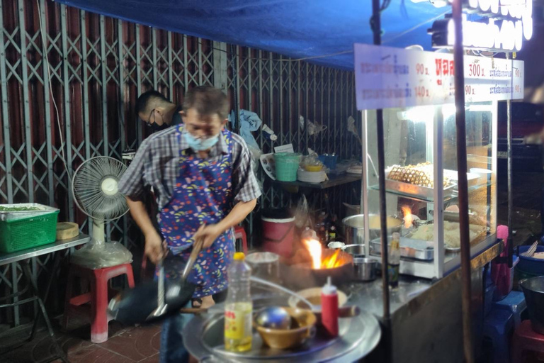 Bangkok: przewodnik Michelin Street Food Tour przez Tuk TukPrywatna wycieczka z odbiorem i dowozem do hotelu