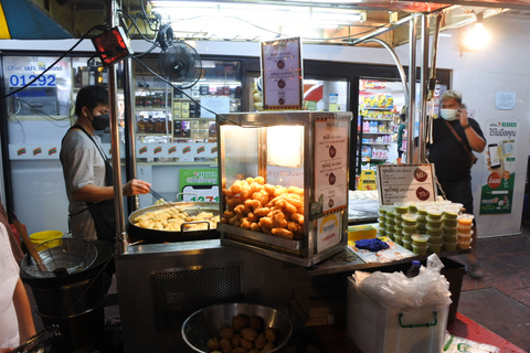 Bangkok: przewodnik Michelin Street Food Tour przez Tuk TukWycieczka grupowa z miejscem spotkania