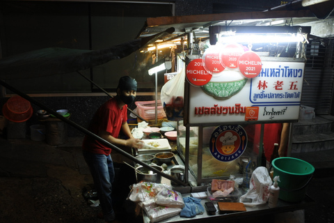 Bangkok: przewodnik Michelin Street Food Tour przez Tuk TukPrywatna wycieczka z odbiorem i dowozem do hotelu