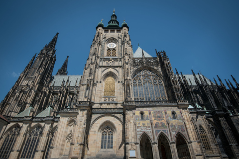 Praga: Tour a piedi dei luoghi del castello e dei punti salienti per piccoli gruppiPraga: tour a piedi dei giardini del castello e dei punti salienti con il tram