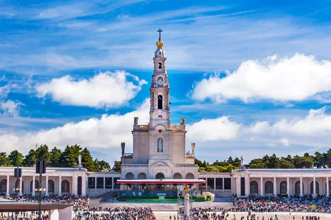 From Lisbon: Fatima, Nazaré, Óbidos Full-Day Trip