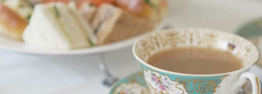 London: Three Palaces Guided Walking Tour and High Tea