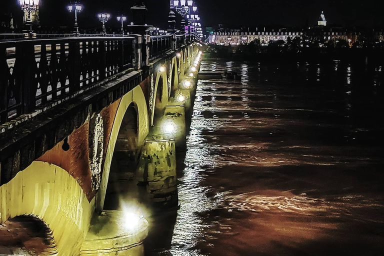 Tour privato esclusivo di Bordeaux: misteri e storia di Canelé!Bordeaux: tour privato a piedi con Canelé - 2 ore