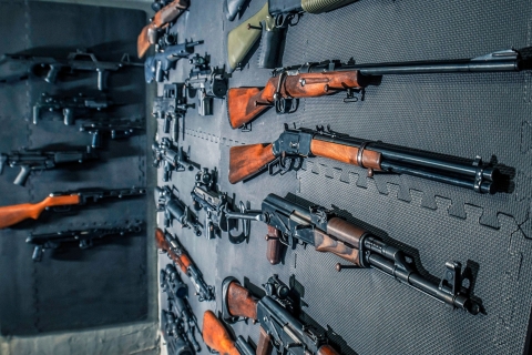 Warschau: Gun Range Experience mit Kalaschnikow