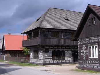 Ab Bratislava: Holzvolksdorf und Spa Aphrodite Ab Bratislava: Holzvolksdorf und Spa Aphrodite