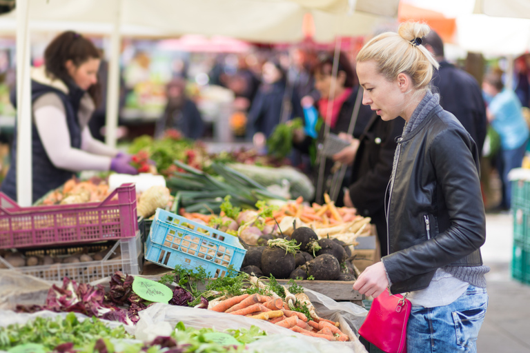 Naples: Market Tour with Lunch or Dinner at a Local's Home