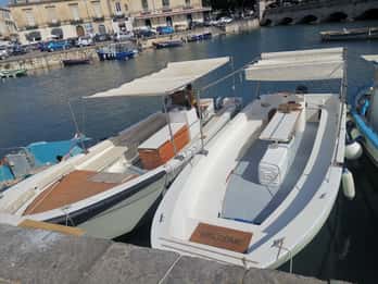 Siracusa: Ortigia Boat Tour with Marine Grotto