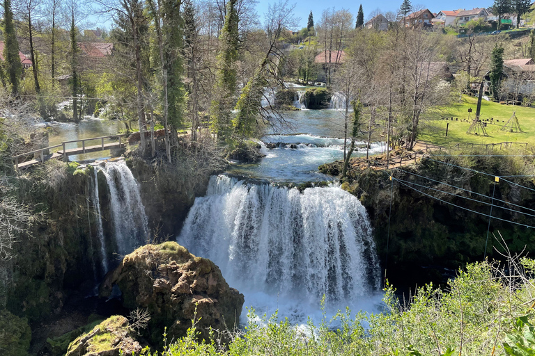 Zagreb: Rastoke &amp; Plitvice Lakes Tour, ingresso e passeio de barcoGrupos pequenos de até 8 pessoas com serviço de busca no hotel