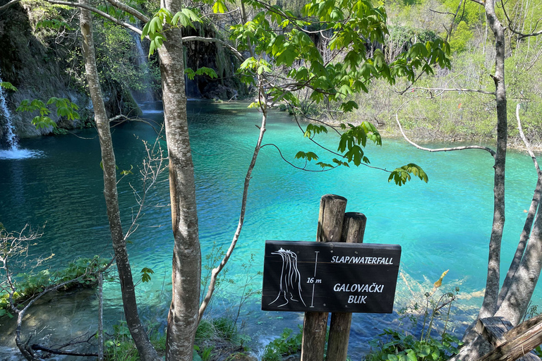 Zagreb: Rastoke &amp; Plitvice Lakes Tour, ingresso e passeio de barcoGrupos pequenos de até 8 pessoas com serviço de busca no hotel