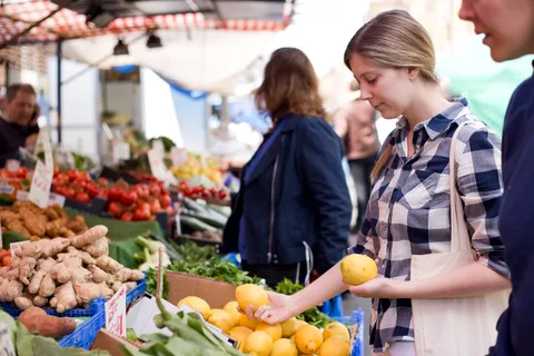 Genova: Mercato e lezione di cucina a casa di un locale